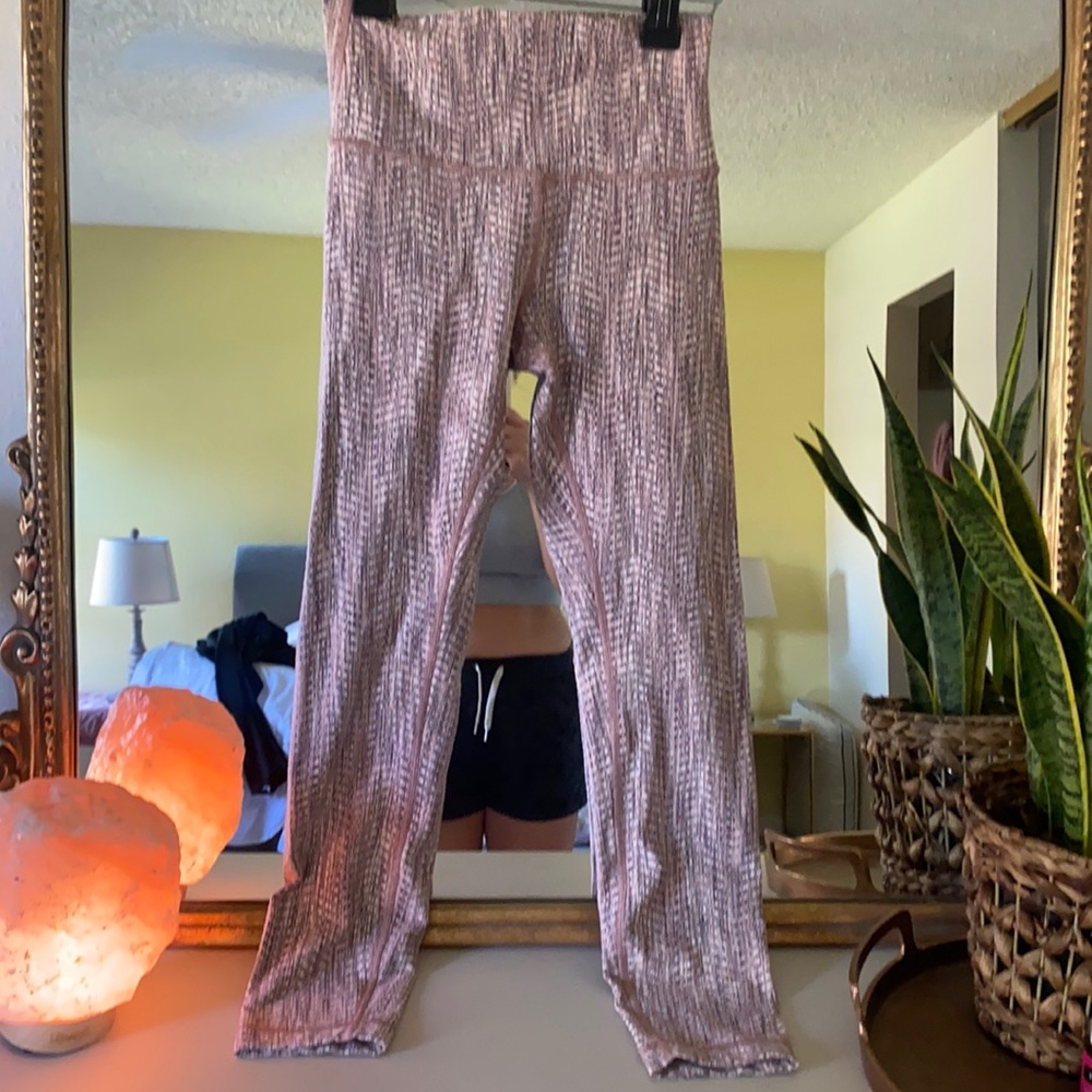 Flawless lululemon athletica Wunder Under Size 6